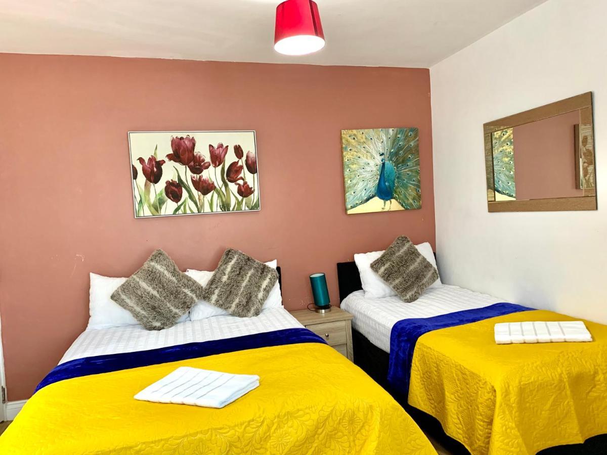 Apartment Ensuite With Small Kitchenette, Private Bathroom And Parking