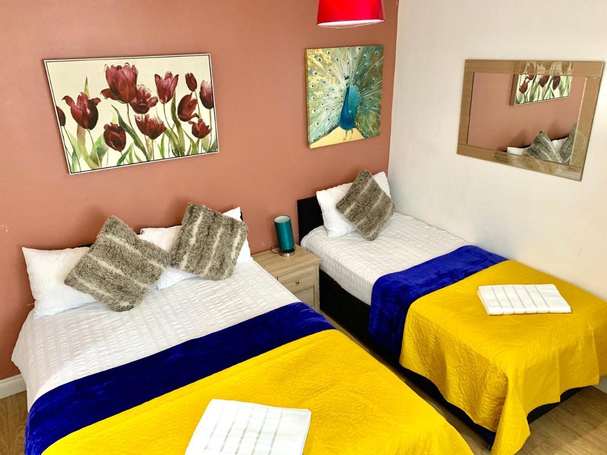 Ensuite With Small Kitchenette, Private Bathroom And Parking * Ilford