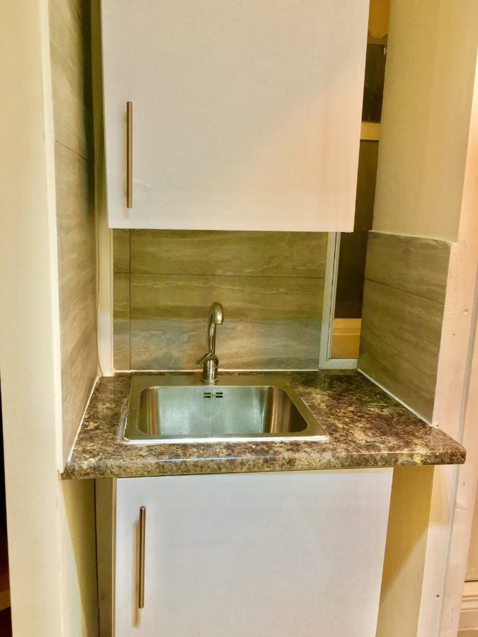 Ensuite With Small Kitchenette, Private Bathroom And Parking * Ilford