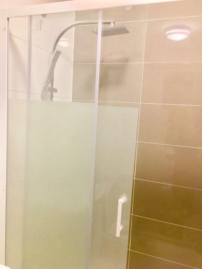 Apartment Ensuite With Small Kitchenette, Private Bathroom And Parking