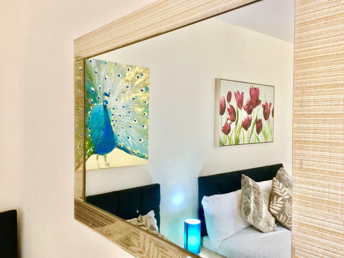Ensuite With Small Kitchenette, Private Bathroom And Parking Ilford