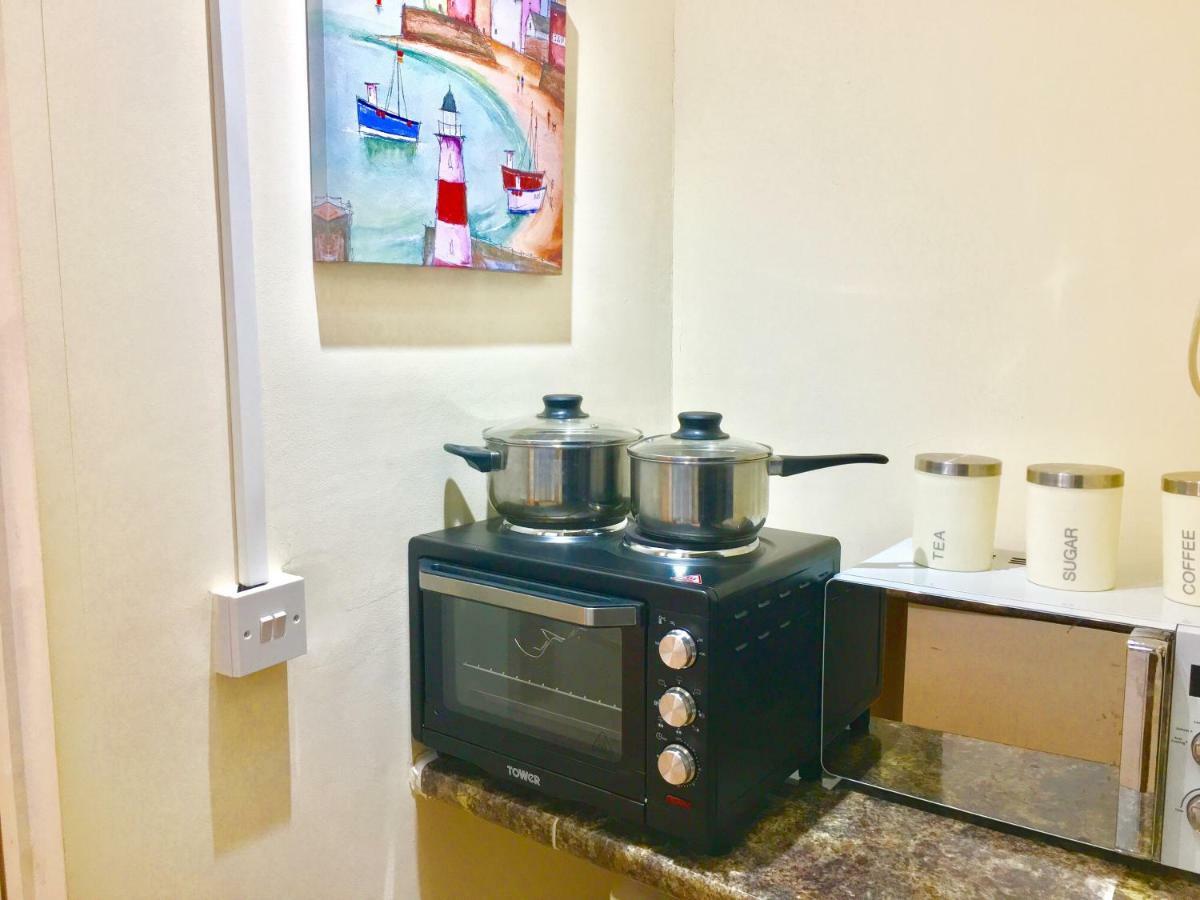 Ensuite With Small Kitchenette, Private Bathroom And Parking