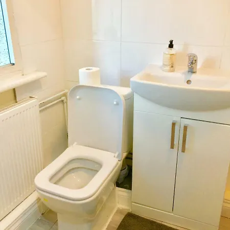 Ensuite Apartment With Small Kitchenette, Private Bathroom And Parking Ilford Buitenkant foto