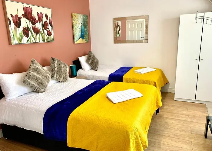 Ensuite Apartment With Small Kitchenette, Private Bathroom And Parking