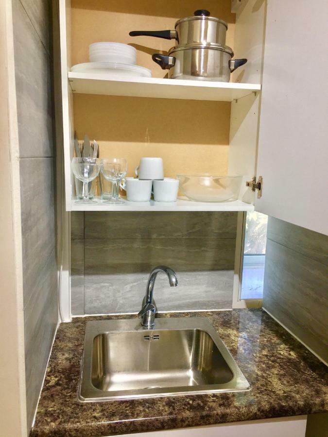 Ensuite With Small Kitchenette, Private Bathroom And Parking *